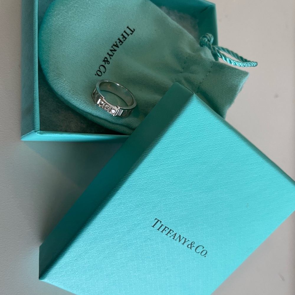 Tiffany’s Atlas 18k diamond ring